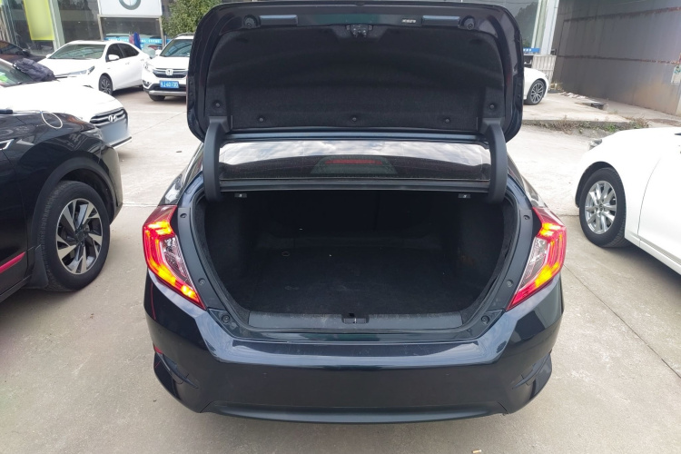 本田 思域 2019款 220TURBO CVT劲动版 国VI机舱底盘23