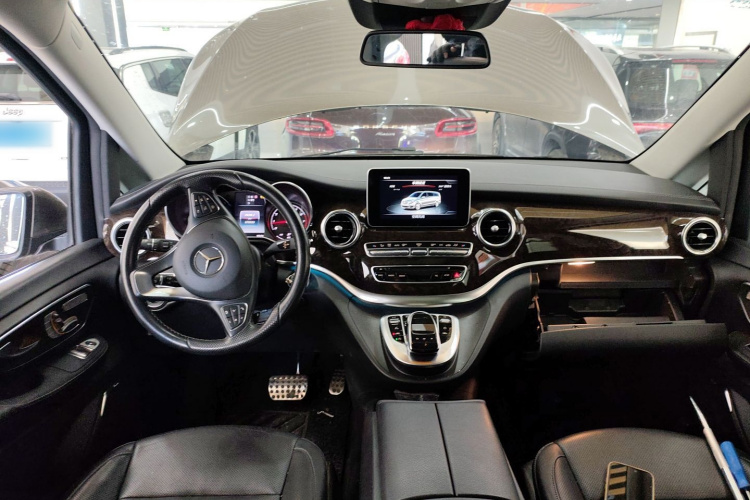 奔驰V级 2017款 V 260 L 尊贵加长版中控内饰12