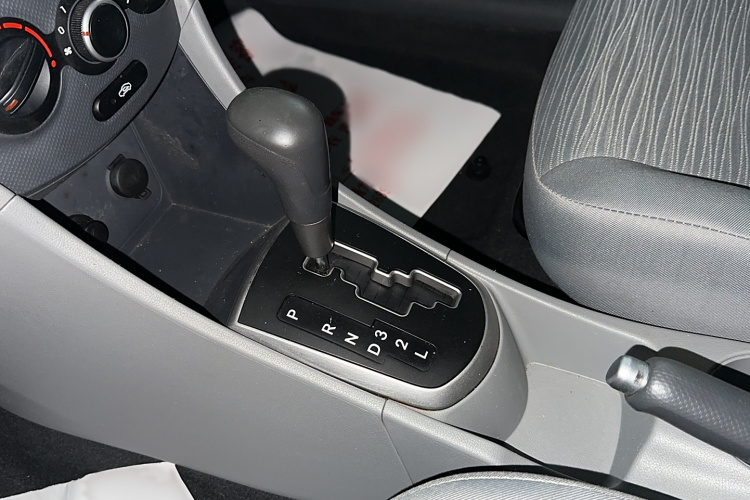 现代 瑞纳 2014款 1.4L 自动智能型GLS局部细节18