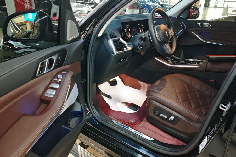 宝马X5 2023款 xDrive 30Li 尊享型M运动套装中控内饰20