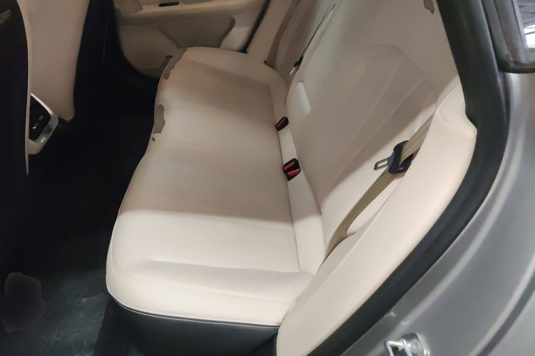 小鹏P7 2023款 586E中控内饰7004