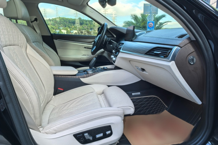 宝马5系 2019款 改款 530Li 尊享型 豪华套装中控内饰7003