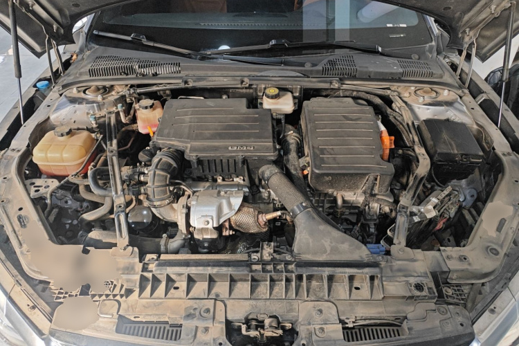 比亚迪 汉 2022款 DM-i 121KM 尊享型机舱底盘24