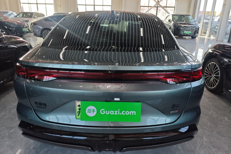 比亚迪 汉L 2025款 DM-p 四驱激光雷达旗舰型车身外观6