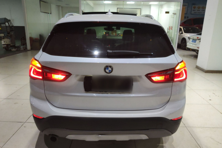 宝马X1 2018款 sDrive18Li 尊享型车身外观6