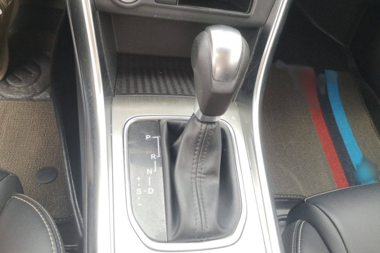 比亚迪 宋 2018款 1.5TID 自动智联尊贵型局部细节18