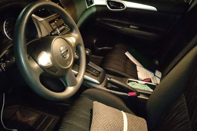 日产 轩逸 2024款 经典 1.6XE CVT舒适版中控内饰19