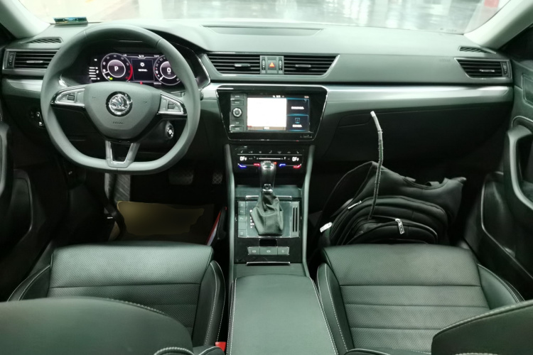 斯柯达 速派 2019款 改款 TSI330 DSG舒适版中控内饰7002