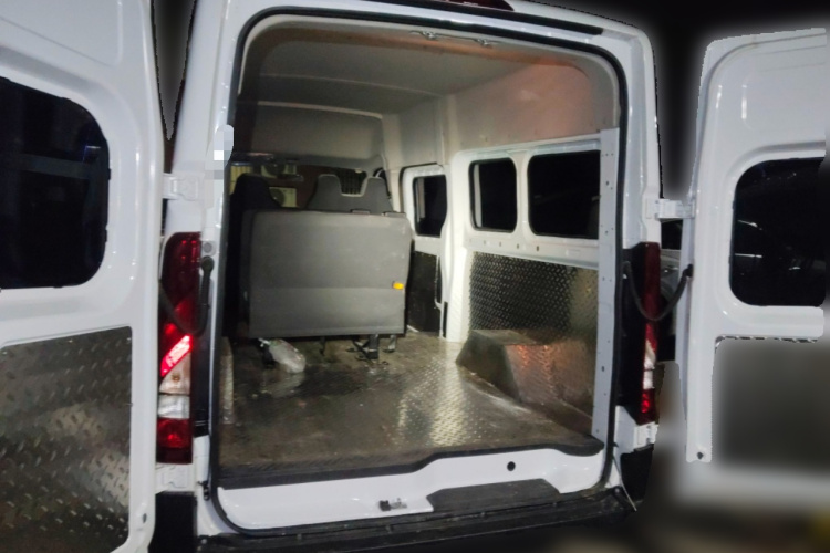 江铃 E福顺 2025款 明窗版 53.58kwh 中轴中顶中控内饰23