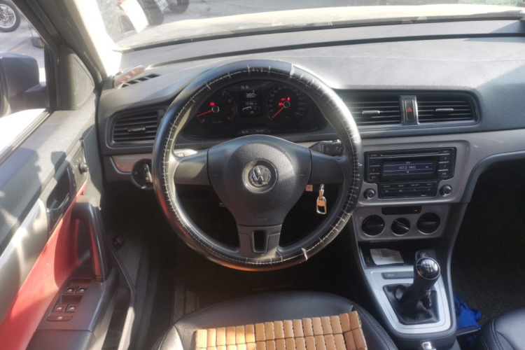 大众 朗逸 2013款 改款经典 1.6L 手动风尚版中控内饰13