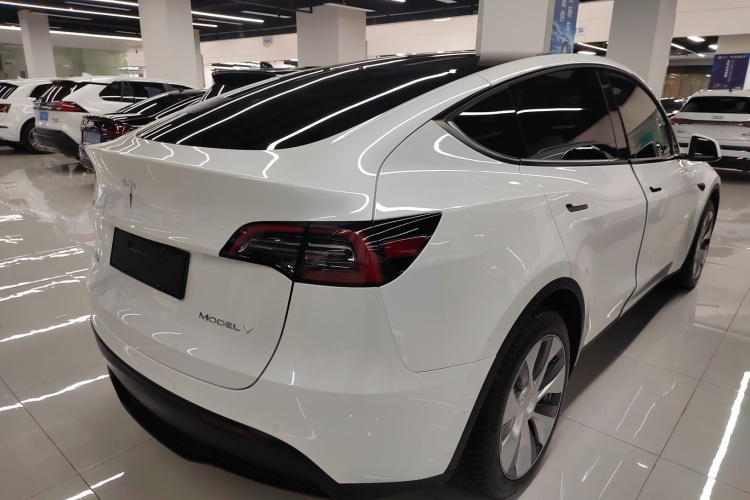 特斯拉 Model Y 2023款 后轮驱动版车身外观7