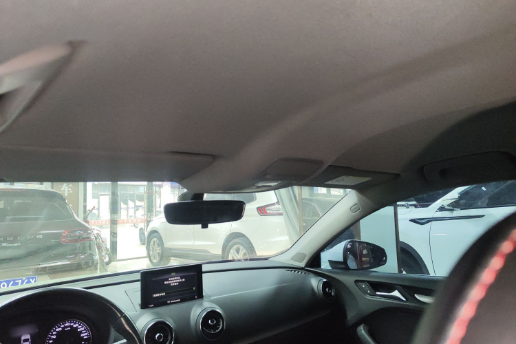 奥迪A3 2018款 30周年年型 Limousine 35 TFSI 进取型中控内饰22