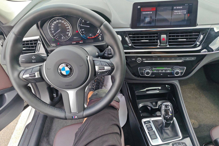 宝马1系 2021款 120i M运动曜夜版中控内饰12