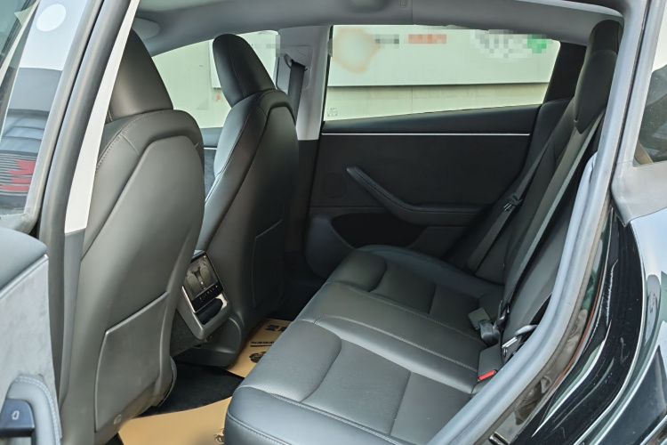 特斯拉 Model 3 2023款 长续航全轮驱动版中控内饰7004