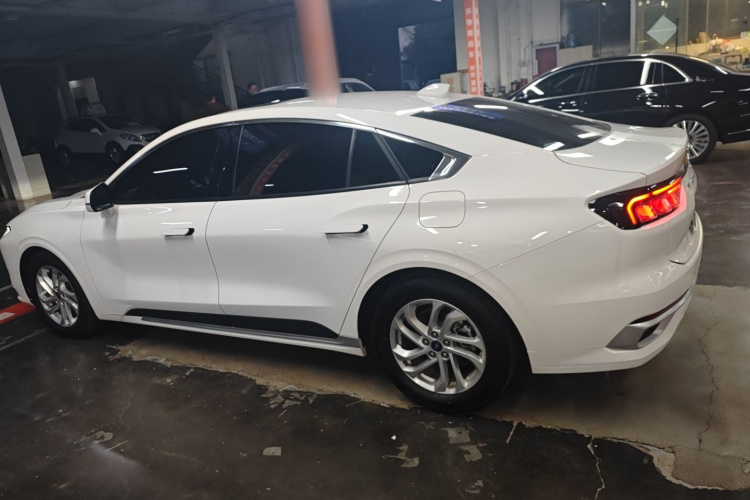 福特 蒙迪欧 2023款 EcoBoost 180 舒雅型车身外观4