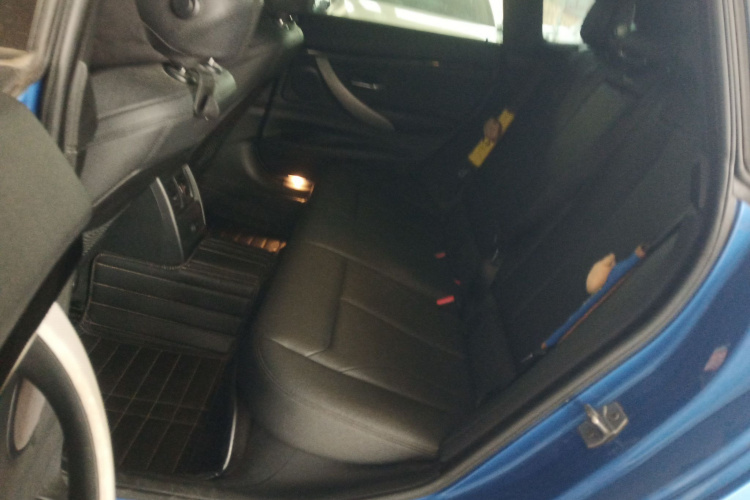 宝马3系GT 2017款 320i M运动型中控内饰21