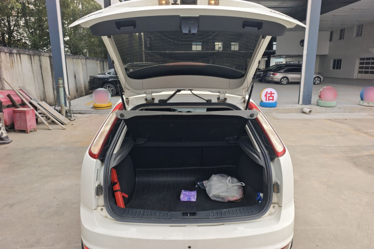 福特 福克斯 2013款 两厢经典 1.8L 自动基本型局部细节23