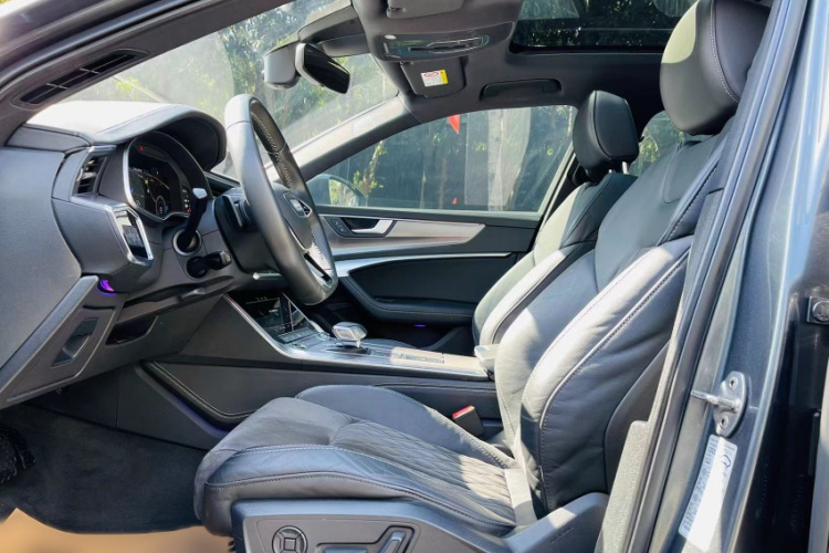 奥迪A6L 2021款 55 TFSI quattro 尊享动感型中控内饰7005