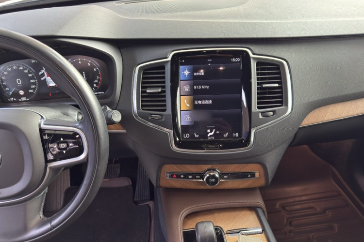 沃尔沃XC90 2022款 B5 智行豪华版 5座中控内饰7004