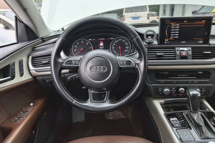 奥迪A7 2016款 40 TFSI 进取型中控内饰13