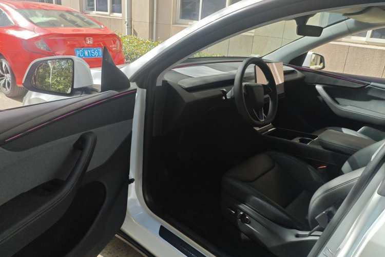 特斯拉 Model Y 2025款 后轮驱动版中控内饰20