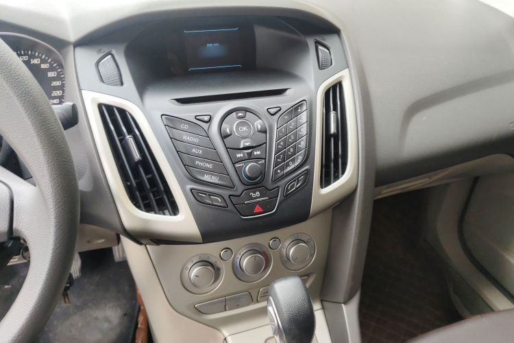 福特 福克斯 2012款 三厢 1.6L 自动舒适型局部细节16