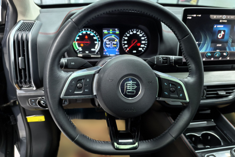 比亚迪 唐新能源 2018款 DM 2.0T 全时四驱智联创睿型 7座 国V局部细节13