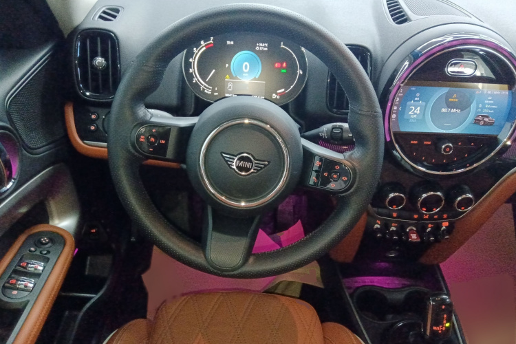 MINI Countryman 2023款 改款 1.5T COOPER ALL4 鉴赏家局部细节13