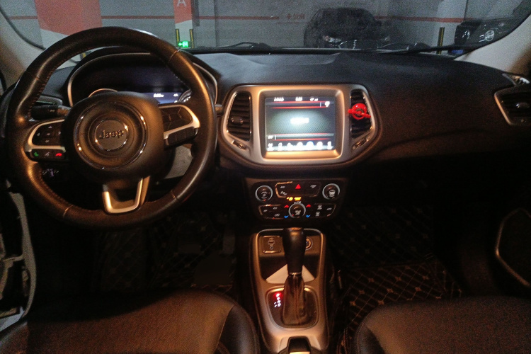 Jeep 指南者 2017款 200T 自动家享版中控内饰12