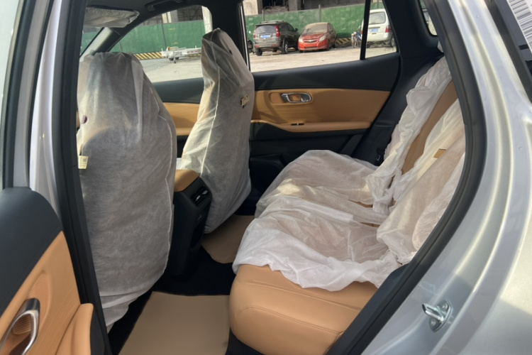 吉利银河 银河星舰7 EM-i 2025款 55km 启航版中控内饰7003