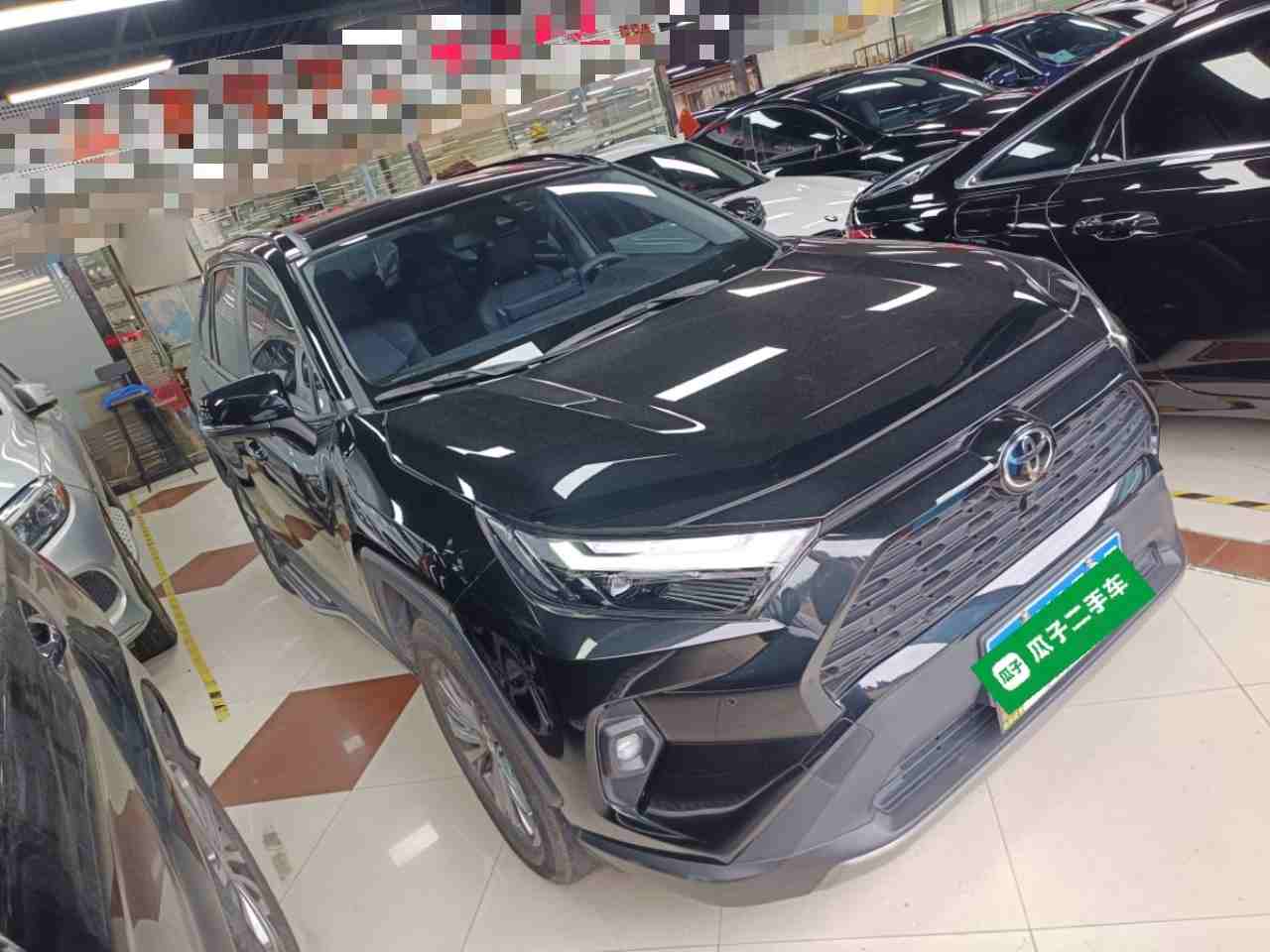 车辆右前45度外观展示