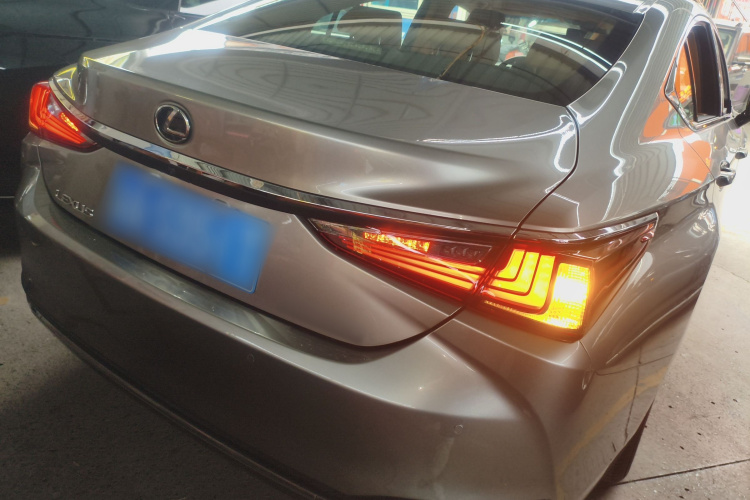 雷克萨斯ES 2022款 200 卓越版车身外观6004