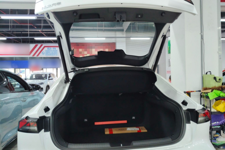 长安UNI-V 2025款 1.5T 500Bar尊贵运动型机舱底盘23