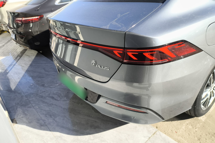 比亚迪 秦PLUS 2023款  冠军版 DM-i 120KM超越型车身外观6