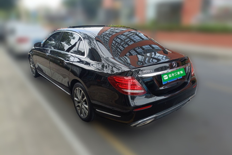 奔驰E级 2018款 E 200 L车身外观5