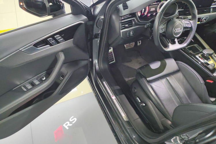 奥迪A4L 2024款 40 TFSI quattro RS套件燃速型中控内饰20