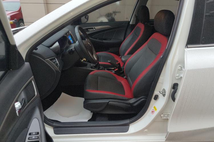 长安 逸动 2016款 XT 1.6L 手动俊酷型中控内饰19