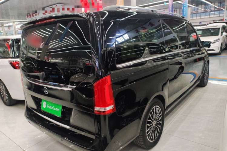 奔驰V级 2018款 V 260 尊贵版 国VI车身外观7