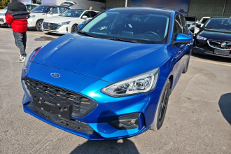 福特 福克斯 2020款 三厢 EcoBoost 180 自动锋潮型