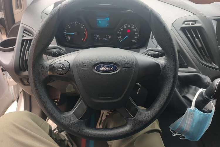 福特 全顺 2019款 2.0T柴油多功能商用车短轴低顶6座国VI中控内饰13