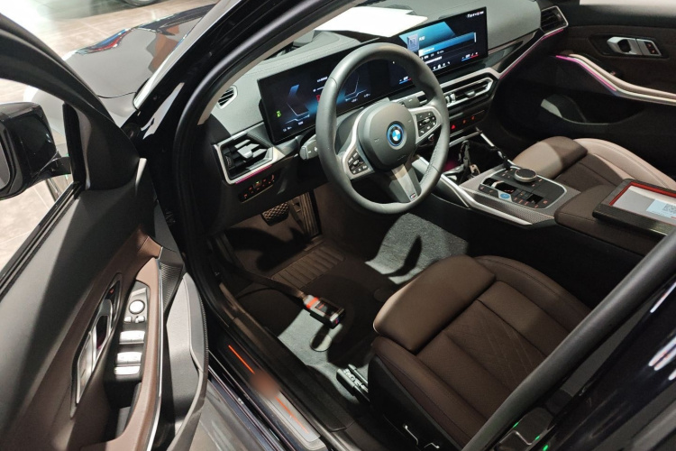 宝马i3 2024款 eDrive 40 L 曜夜套装中控内饰7003