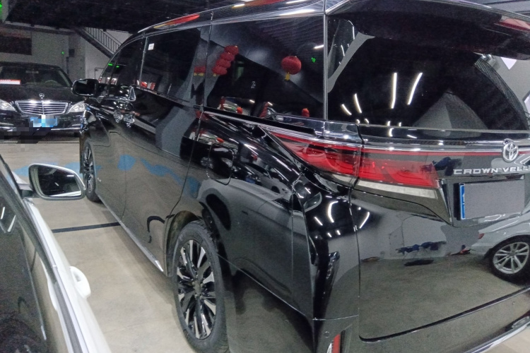 丰田 威尔法 2024款 皇冠 双擎 2.5L 至尊版车身外观4