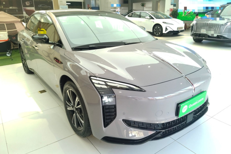 红旗EH7 2025款 600 智选版车身外观3