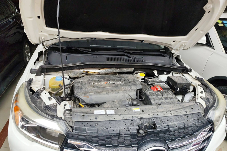 广汽传祺 传祺GS4 2017款 235T 自动两驱豪华智联版机舱底盘24