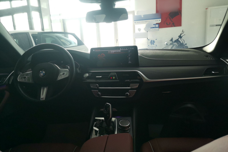 宝马5系 2022款 改款二 530Li xDrive M运动套装中控内饰12
