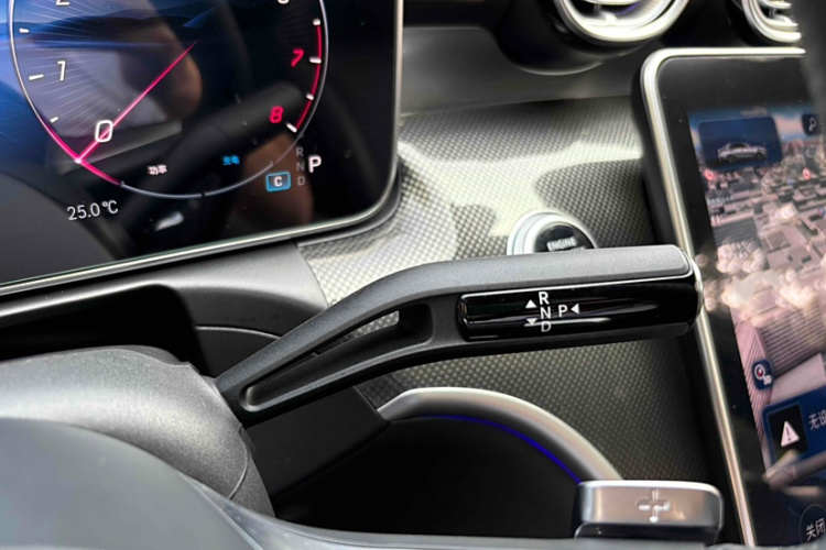 奔驰C级 2025款 C 260 L 运动版中控内饰7002