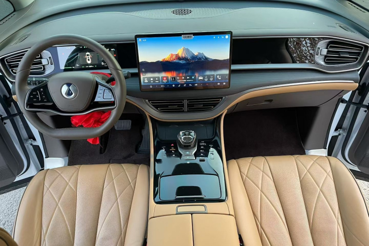 腾势D9 2024款 DM-i 980 四驱尊荣型车身外观6008