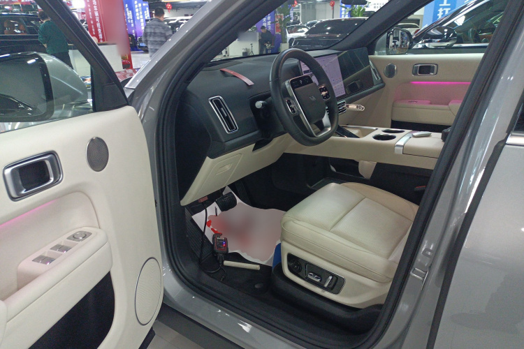 理想汽车 理想L8 2024款 Ultra中控内饰20