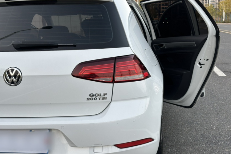 大众 高尔夫 2020款 200TSI DSG舒适进取版车身外观6008