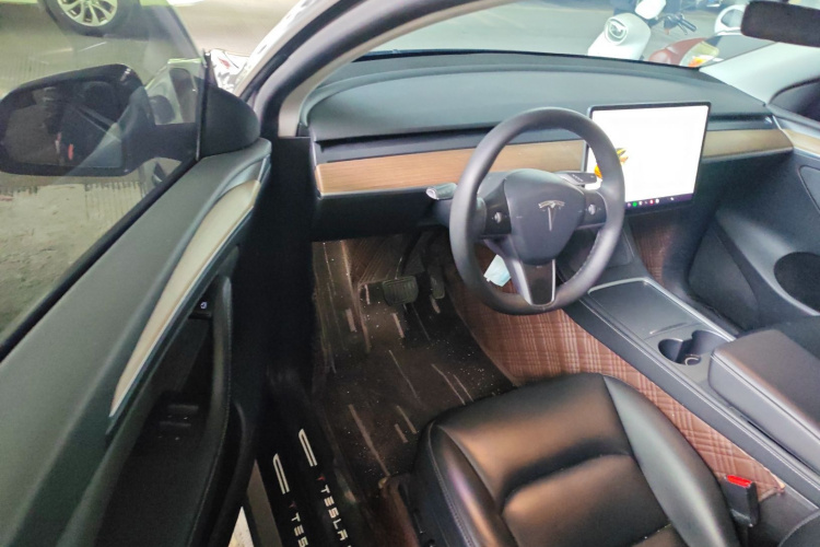 特斯拉 Model Y 2021款 标准续航后驱版中控内饰20